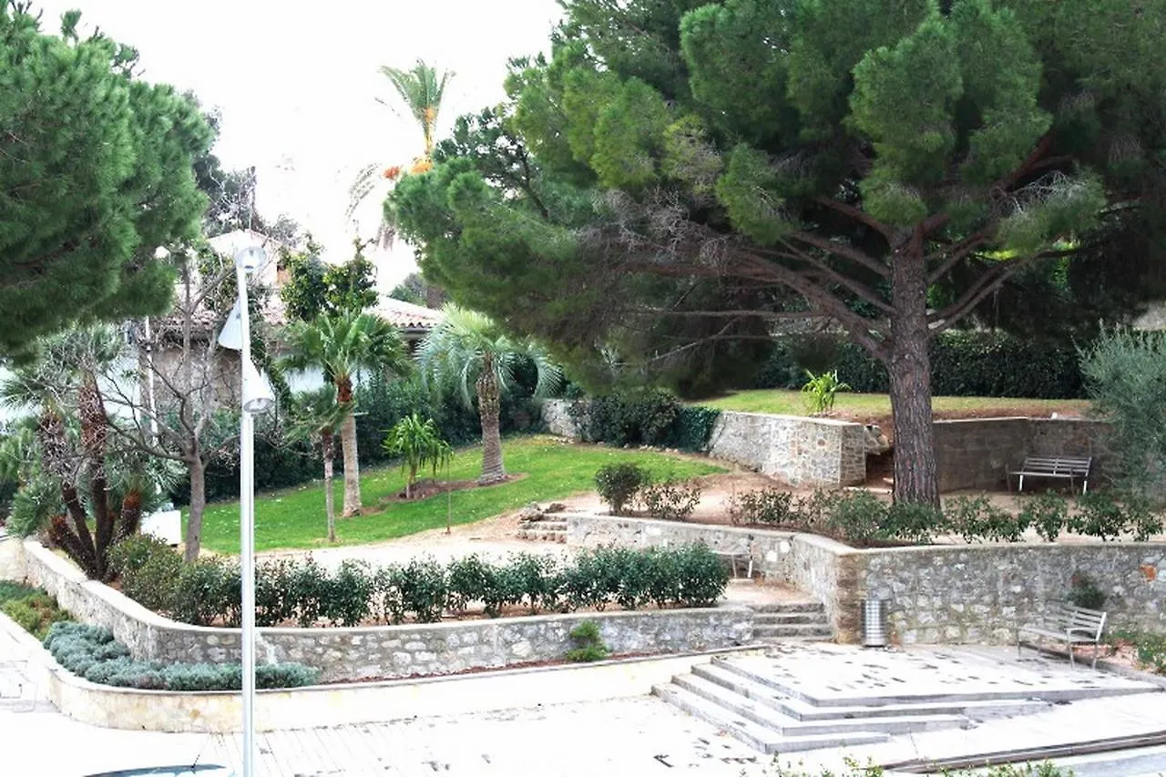 Hotel Le Richiardi Carqueiranne 2*,