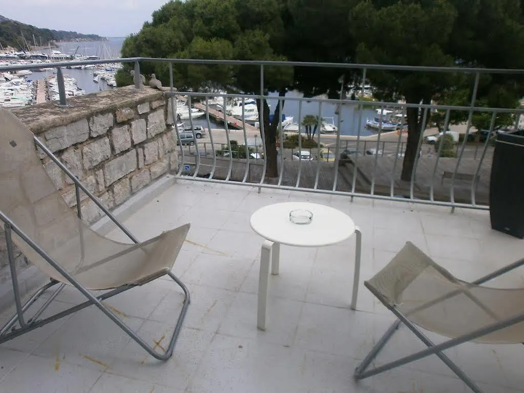 Hotel Le Richiardi Carqueiranne 2*,